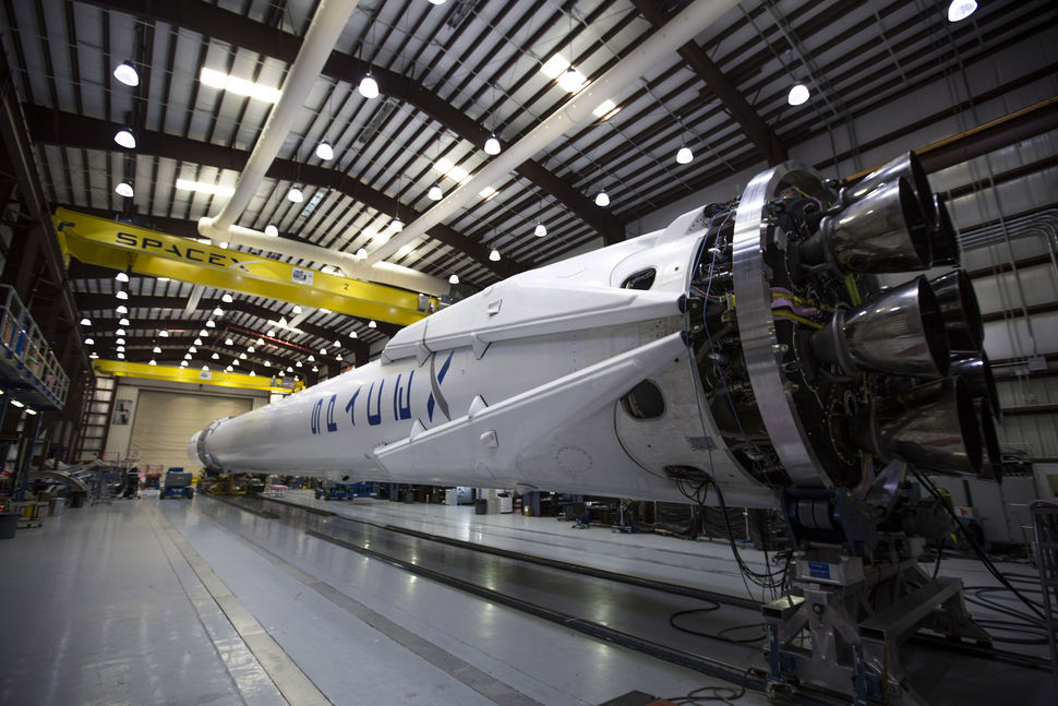 Falcon 9 in the hangar at space aunch complex 40